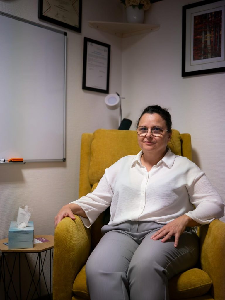 Marie-Lucie Fernin, psychopraticienne et coach en entreprise, membre du réseau Lorainea. Spécialiste du développement du leadership et du bien-être au travail, elle accompagne les entrepreneurs dans la gestion du stress et le développement de la patience comme compétence professionnelle