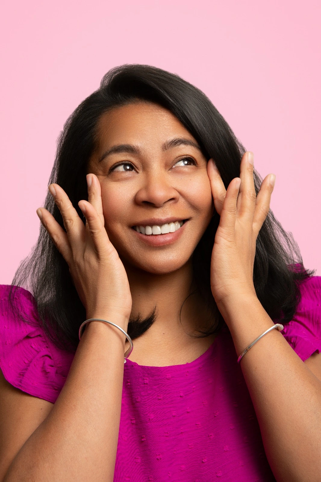 Portrait de Prisca, entrepreneure engagée pour l'artisanat malgache et les cosmétiques naturels.