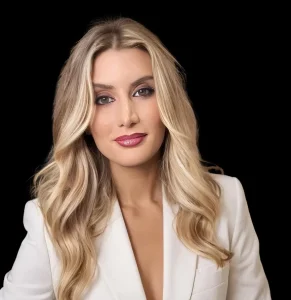 SAbrina Benmokhtar est une fondatrice de l'agence de communication PTB