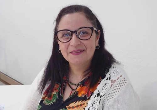 Nour Hatem souriante lors de son interview sur la reconversion professionnelle