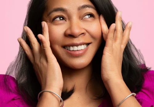 Portrait de Prisca, entrepreneure engagée pour l'artisanat malgache et les cosmétiques naturels.